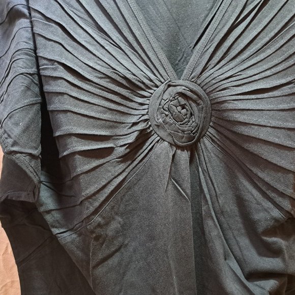Woman's black top with rose - Picture 4 of 5
